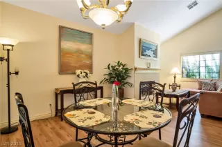 Photo #5: 2072297 Listing