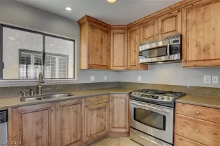 Photo #2: 2072328 Listing 