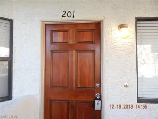 Photo #3: 2072338 Listing 