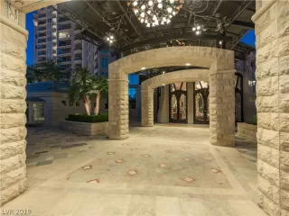 Photo #4: 2072412 Listing