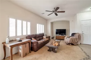 Photo #4: 2072438 Listing