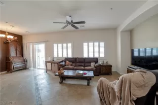 Photo #5: 2072438 Listing