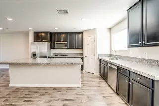 Photo #4: 2072486 Listing 