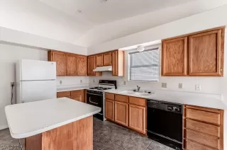 Photo #5: 2072514 Listing 