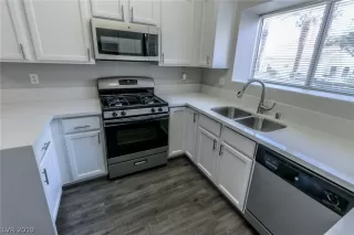 Photo #5: 2072530 Listing