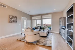 Photo #5: 2072588 Listing