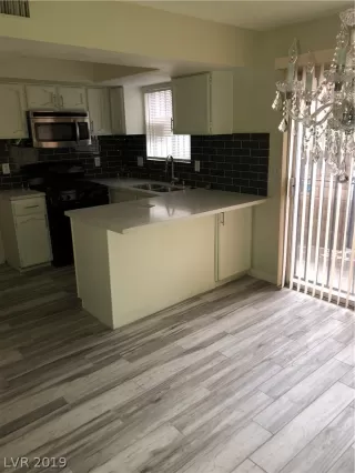 Photo #2: 2072682 Listing 