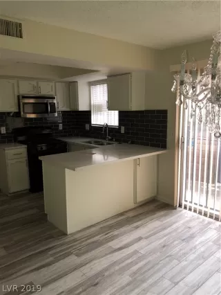 Photo #3: 2072682 Listing 