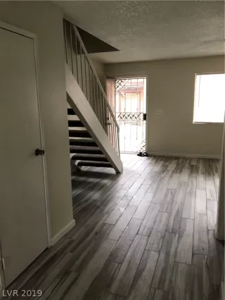 Photo #5: 2072682 Listing 