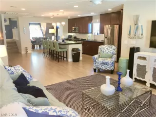 Photo #3: 2072806 Listing