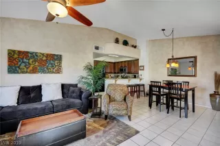 Photo #4: 2072927 Listing