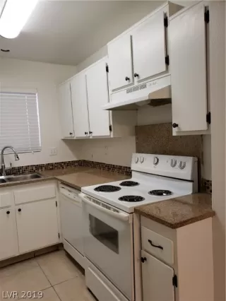 Photo #5: 2072935 Listing