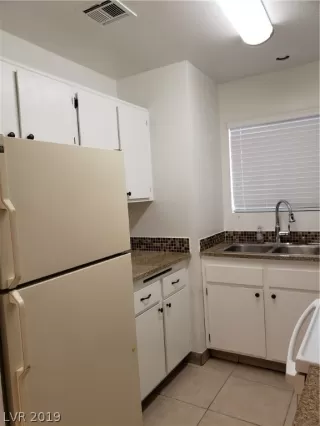 Photo #6: 2072935 Listing