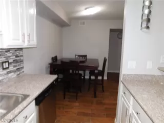 Photo #2: 2072943 Listing 