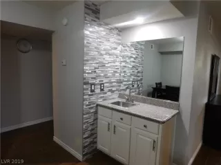 Photo #4: 2072943 Listing 