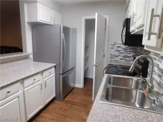 Photo #5: 2072943 Listing 