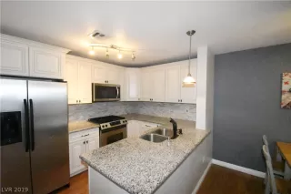 Photo #3: 2073069 Listing