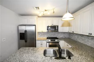 Photo #6: 2073069 Listing