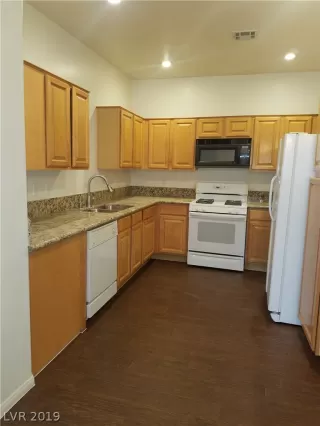 Photo #5: 2073184 Listing 