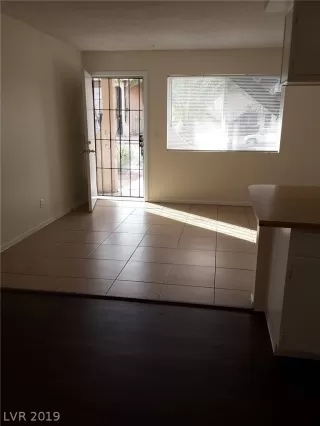 Photo #3: 2073200 Listing 