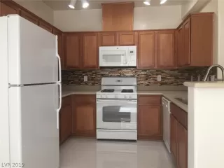 Photo #5: 2073260 Listing