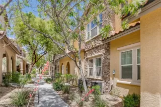 Photo #2: 2073302 Listing