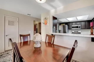 Photo #5: 2073330 Listing