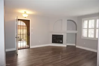 Photo #6: 2073347 Listing