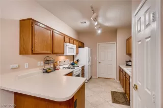 Photo #4: 2073385 Listing