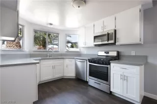 Photo #2: 2073512 Listing 