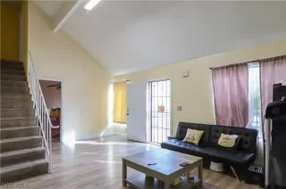 Photo #4: 2073538 Listing