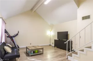 Photo #6: 2073538 Listing