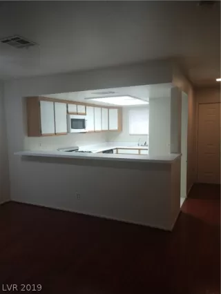 Photo #3: 2073615 Listing