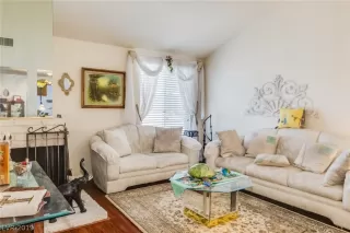 Photo #3: 2073864 Listing 