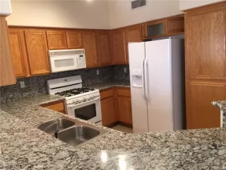 Photo #3: 2073923 Listing 