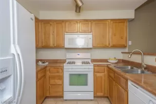 Photo #5: 2073984 Listing 