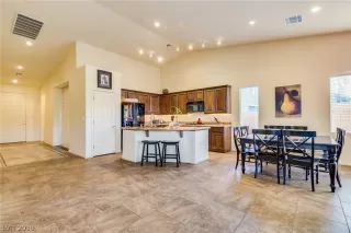 Photo #6: 2074091 Listing 