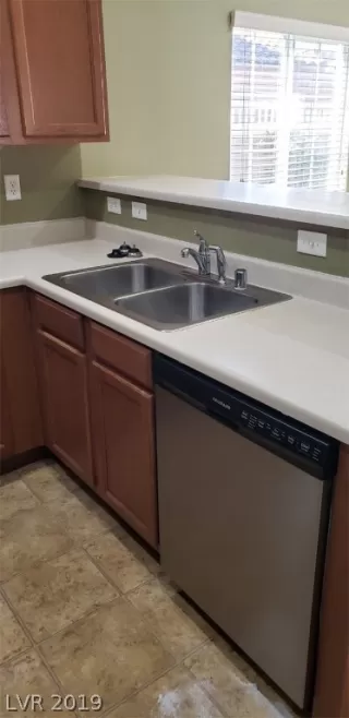 Photo #5: 2074114 Listing