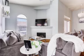 Photo #4: 2074174 Listing