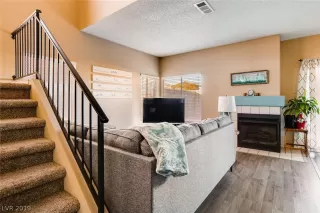 Photo #3: 2074293 Listing