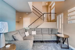 Photo #4: 2074293 Listing