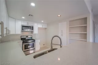 Photo #5: 2074387 Listing