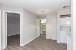 Photo #5: 2074478 Listing 