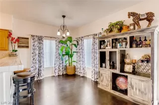 Photo #5: 2074485 Listing