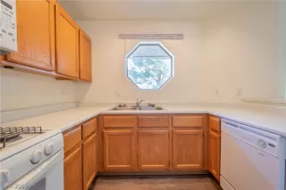 Photo #2: 2074543 Listing 