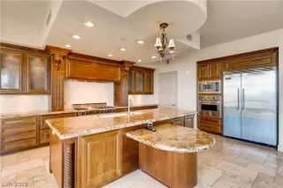 Photo #5: 2074606 Listing