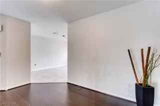 Photo #5: 2074868 Listing 