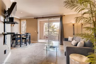 Photo #4: 2074891 Listing