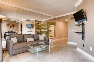 Photo #5: 2074891 Listing