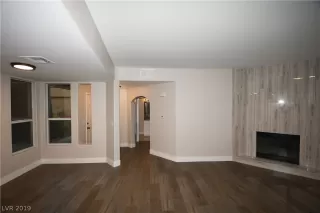 Photo #5: 2074894 Listing